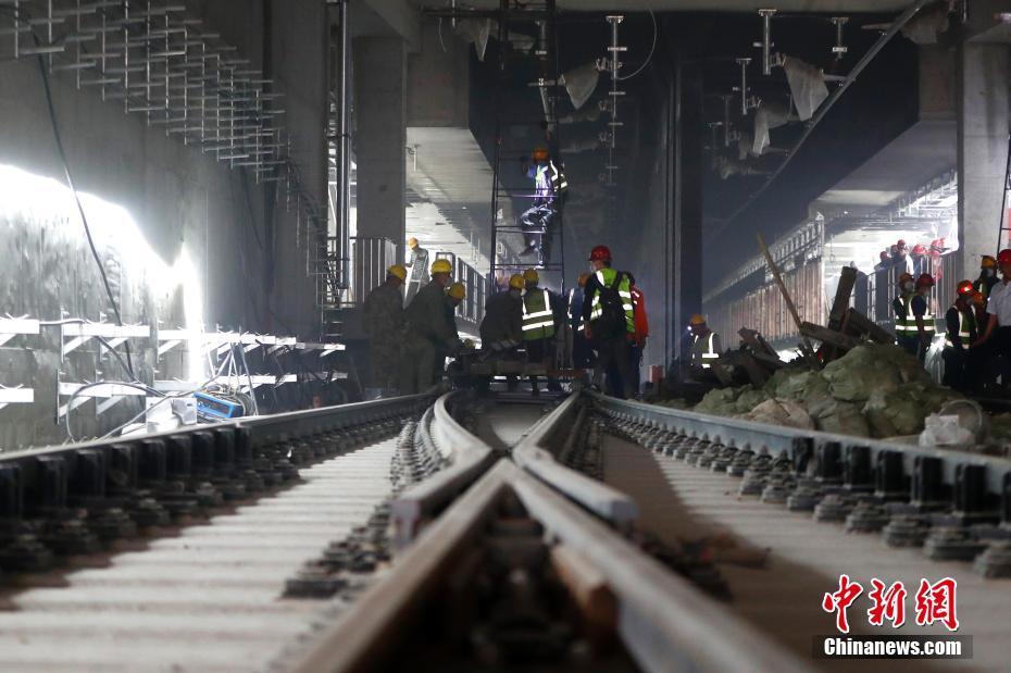 北京軌道交通の新空港線第1期工事が全線軌道敷設完了
