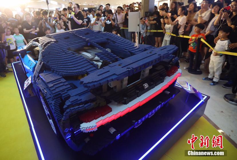 レゴ23万8762個で作ったブガッティのスーパーカーが南京に登場