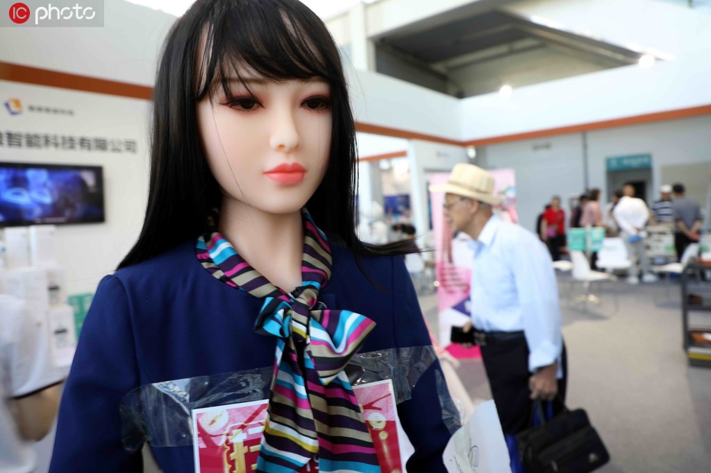 第9回中国（蕪湖）科学普及製品博覧交易会のロボット展に登場した「彼女ロボット」（写真著作権は東方ICが所有のため転載禁止）。