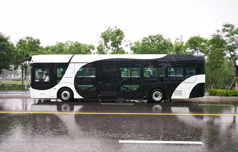 世界初のスマート路線バス、天津市で試験運行