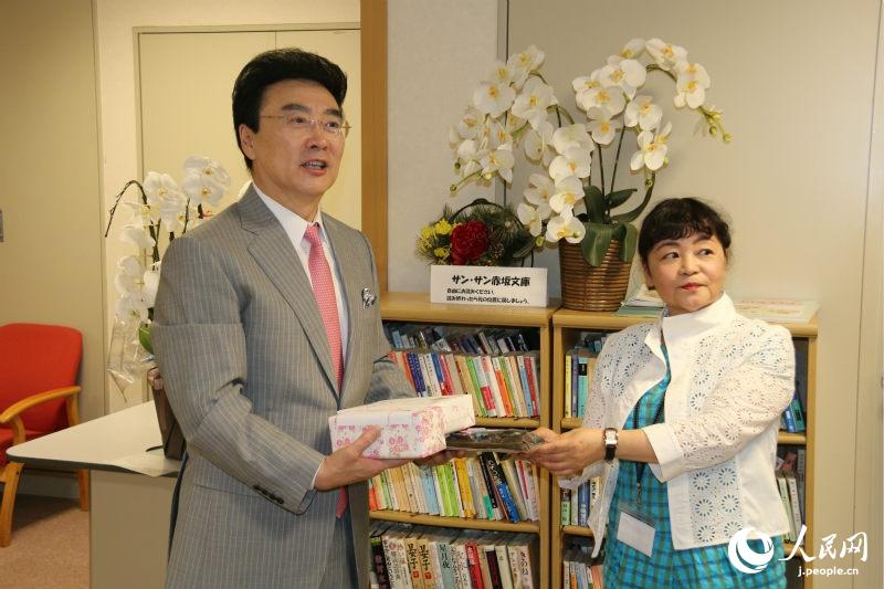 在日本中国企業協会が赤坂の高齢者福祉施設および児童厚生施設で慰問活動