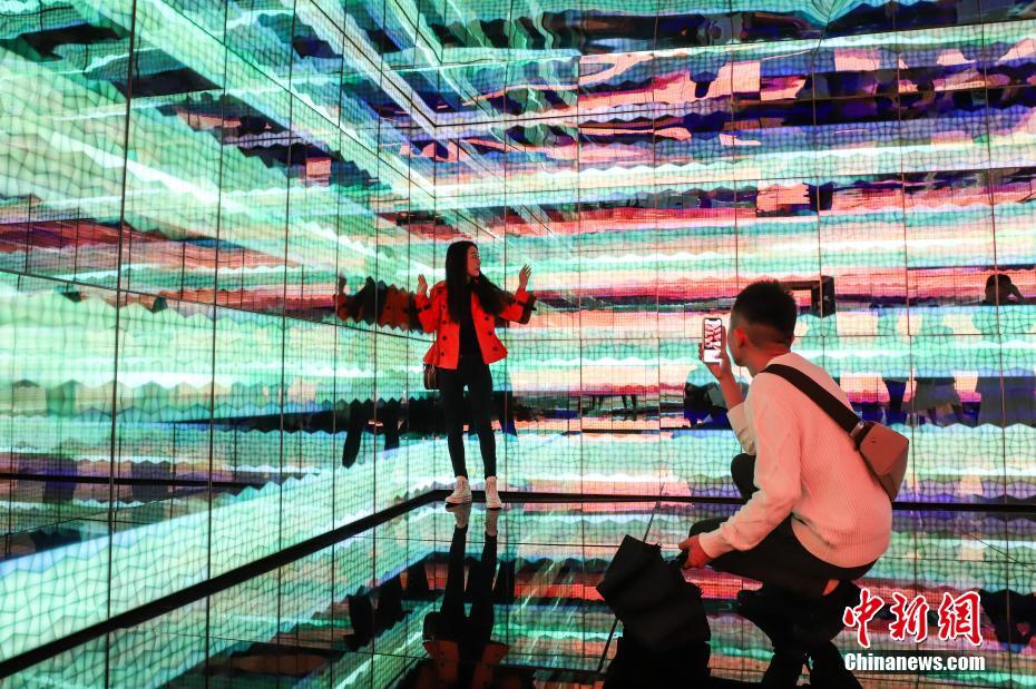 デジタルアート特別展「夢を追いかけて・未来」が貴陽市で開催