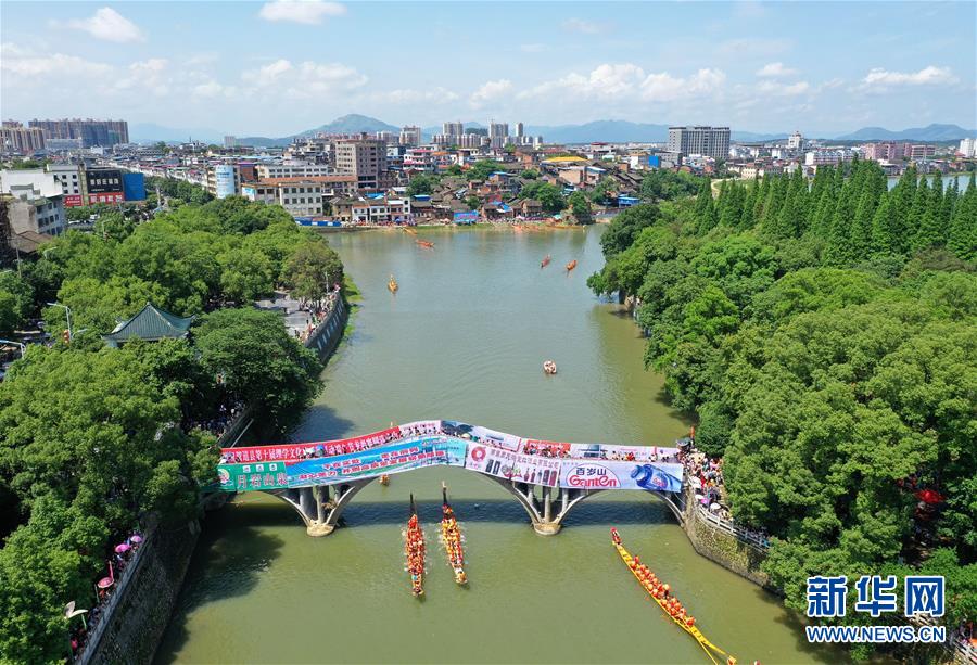 湖南省道県で端午節を祝うドラゴンボートレース開催