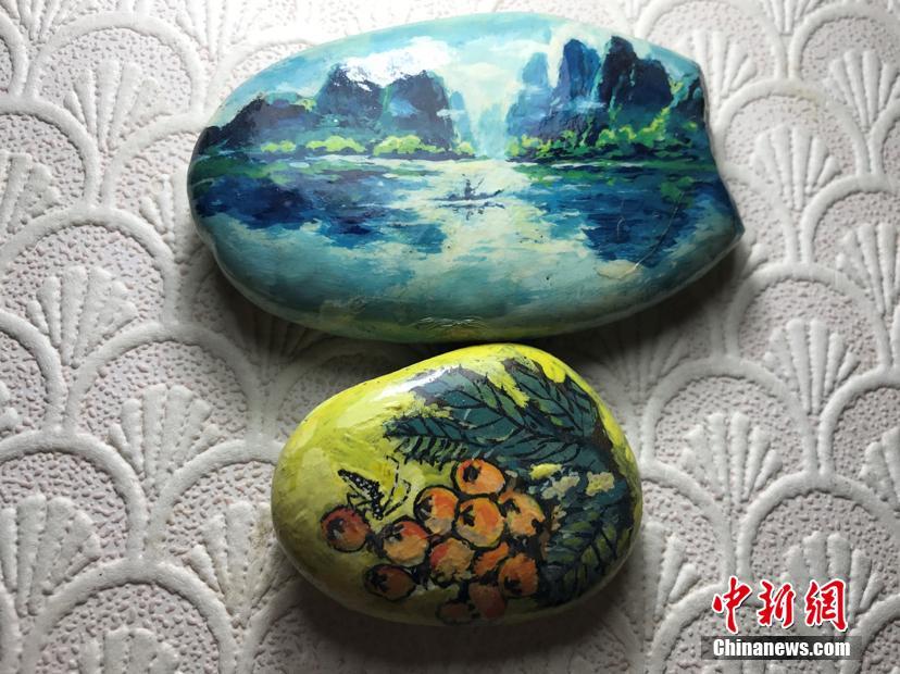 長江で拾った玉石を芸術作品に生まれ変わらせる80代男性 　重慶