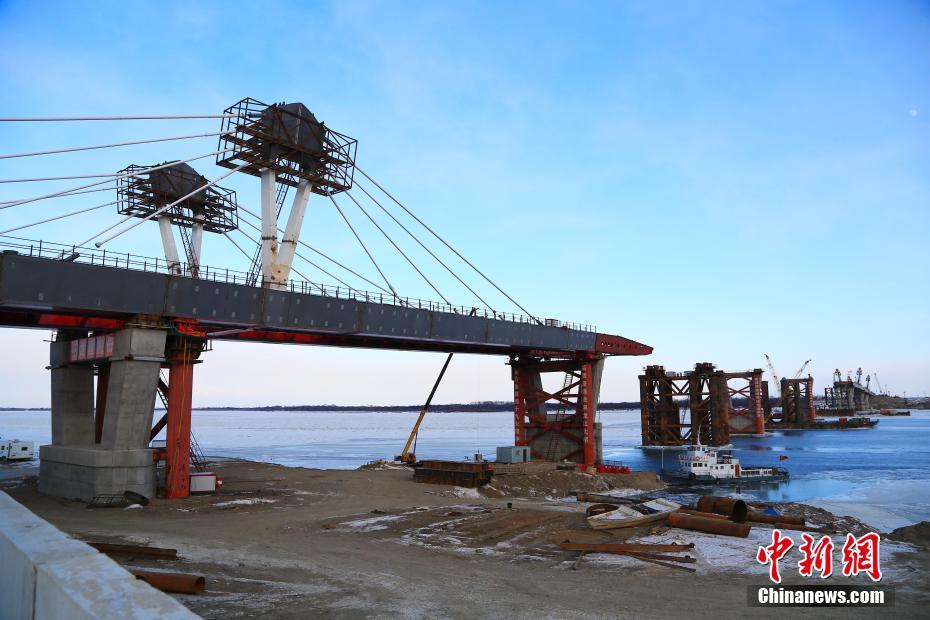 「国境を跨ぐ握手」 中露黒竜江大橋が接合され橋面施工段階へ