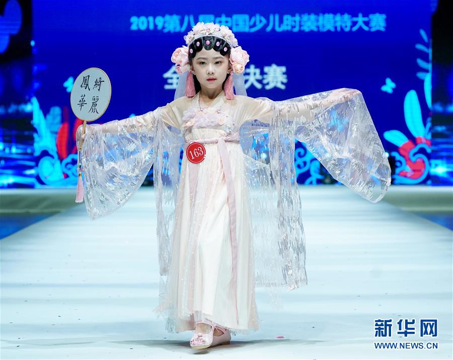中国キッズファッションモデルコンテストが青島で開催　山東省
