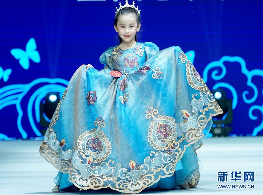中国キッズファッションモデルコンテストが青島で開催　山東省