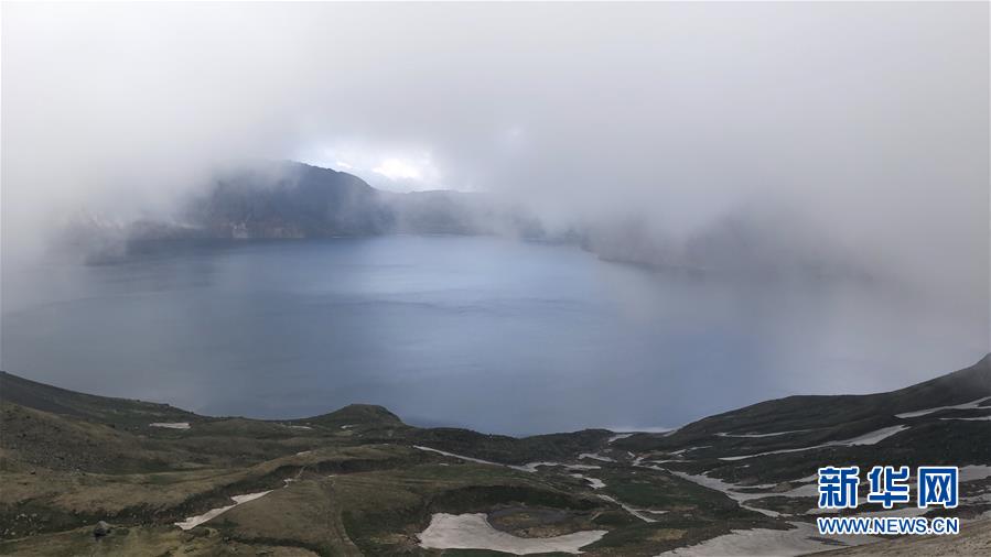 気温上昇で旅行シーズン迎えた長白山保護区　吉林省