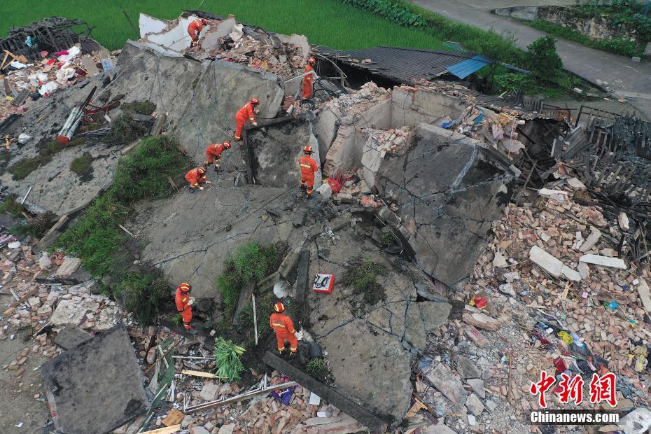 四川長寧地震の死者13人に 引き続き救助活動展開