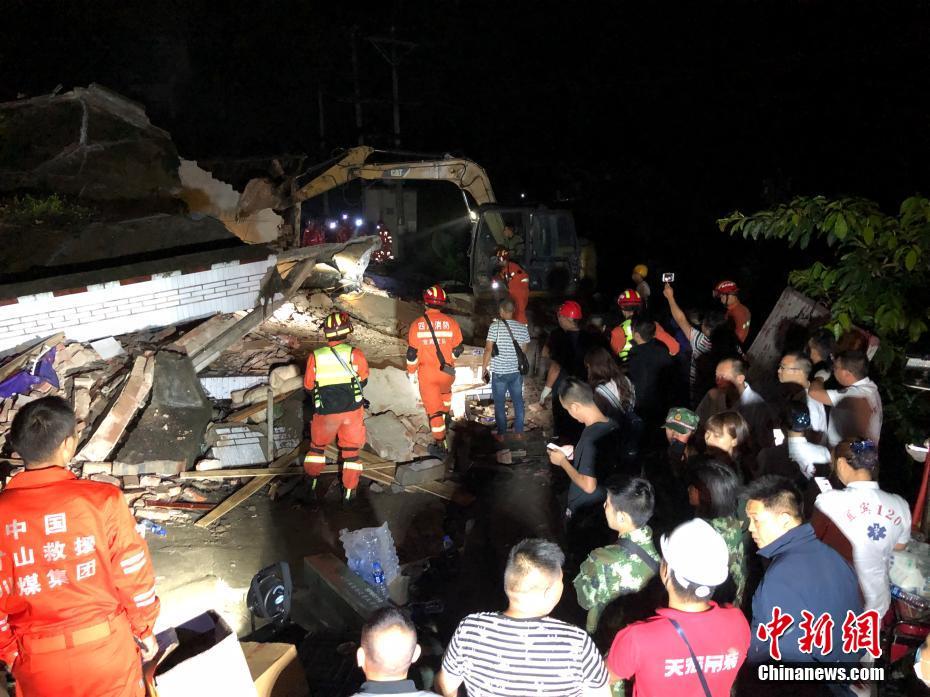 四川長寧地震の死者13人に 引き続き救助活動展開