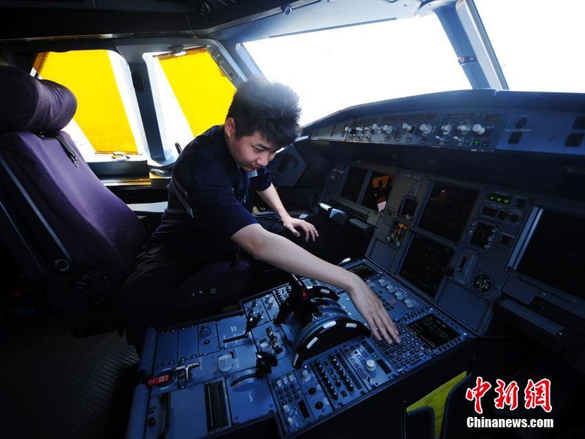 親子二代の航空整備士　地上で抱く「青空の夢」