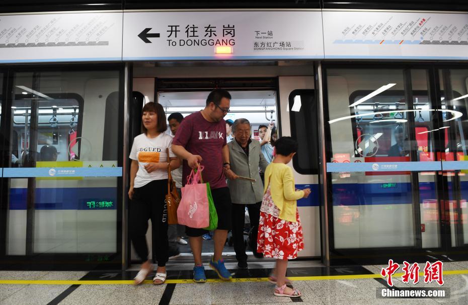 中国初の黄河の下を通る地下鉄が蘭州で試営業を開始