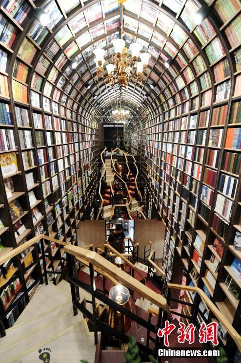 「中国で最もよい書店」が北京でオープン　大勢のホワイトカラーが詰めかける