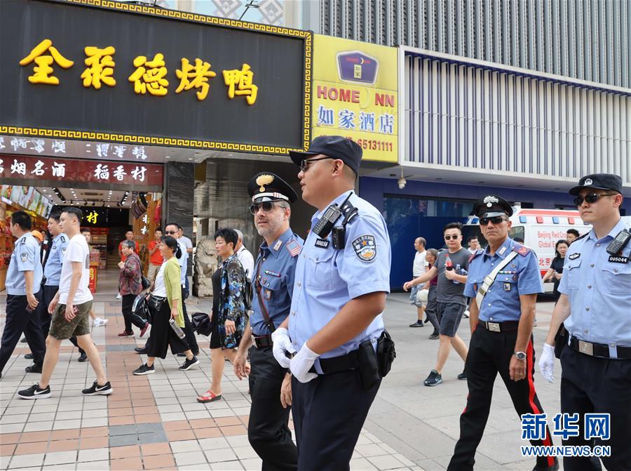 中国とイタリアの警察が中国で合同パトロール