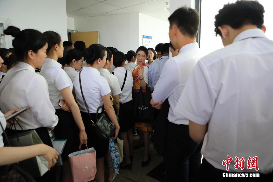 CA採用試験に挑む2000年代生まれの若者たち　上海