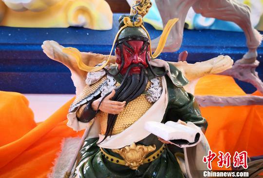 「三国志」の登場人物をしん粉細工で作り伝統文化を発揚する蘭州の芸術家