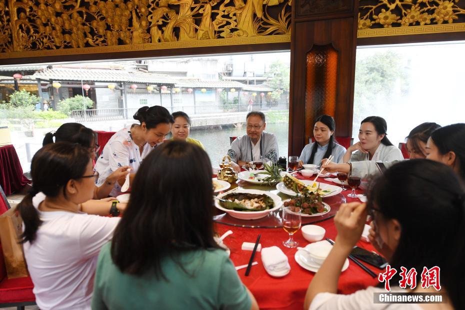 五代十国時代の「紅雲宴」を再現　広東省広州市