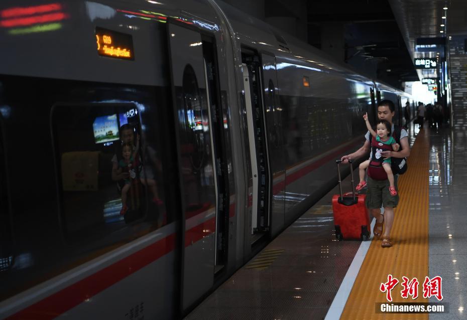 重慶から香港地区への高速鉄道が開通 所要時間7時間37分