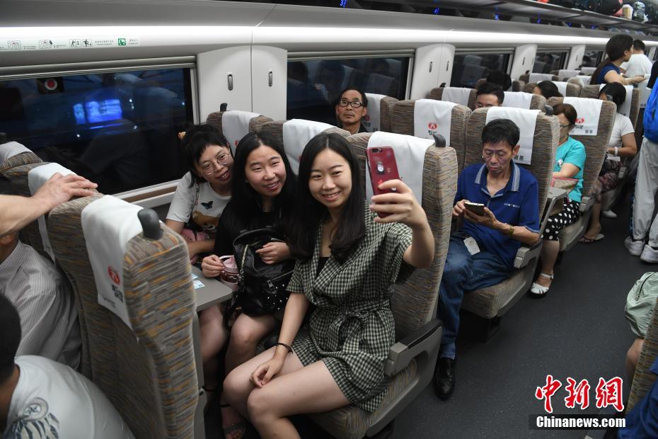 重慶から香港地区への高速鉄道が開通 所要時間7時間37分