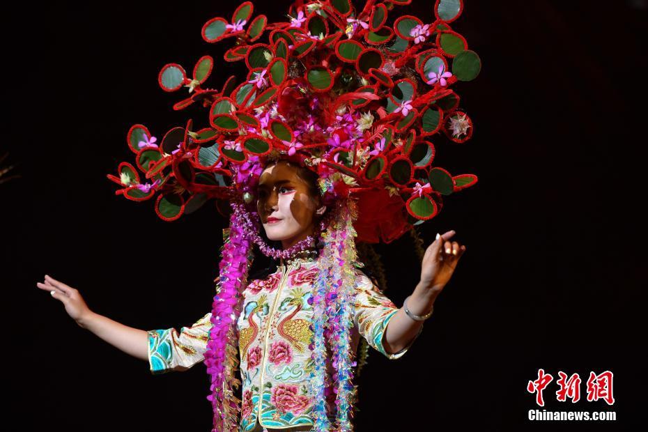 フローリストたちによる「花のファッションショー」　雲南省昆明
