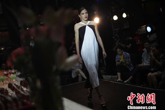 モダンファッションフェスティバルが南京で開幕、「国際的スタイル」を披露