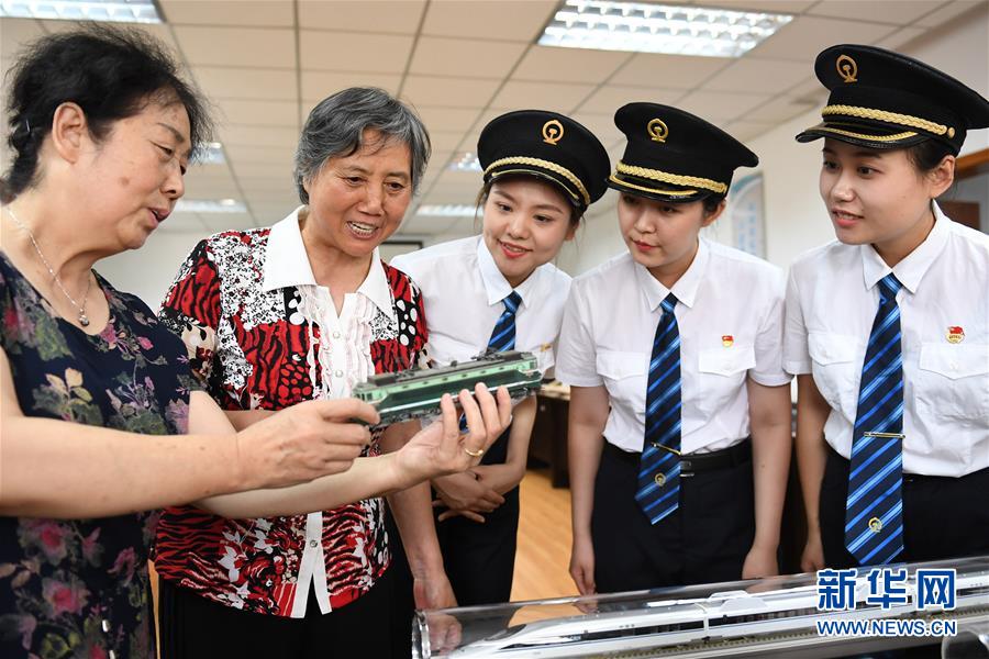 中国の鉄道で第一陣となる高速鉄道の女性運転士がまもなく登場