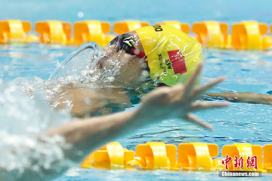 男子100 メートル背泳ぎで徐嘉余選手が大会記録更新し決勝進出　世界水泳選手権