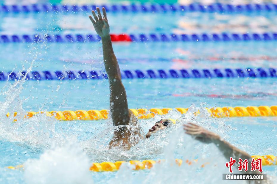 男子100 メートル背泳ぎで徐嘉余選手が大会記録更新し決勝進出　世界水泳選手権