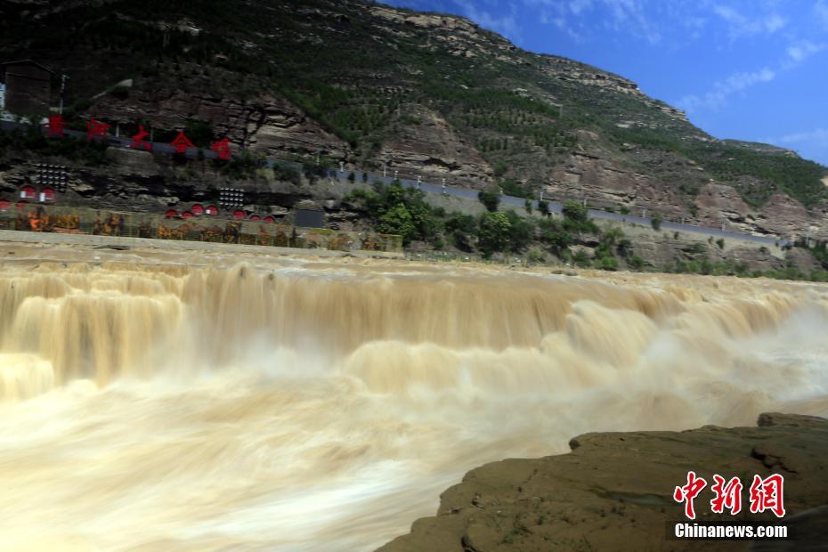 黄河壺口瀑布に100メートルも続く瀑布群が出現　山西省