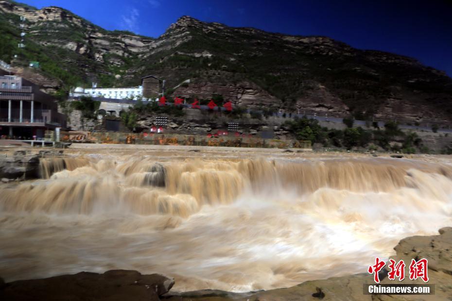 黄河壺口瀑布に100メートルも続く瀑布群が出現　山西省