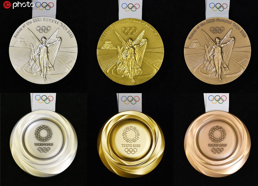 1年前セレモニーで発表された2020年東京オリンピックのメダル（写真著作権は東方ICが所有のため転載禁止）。