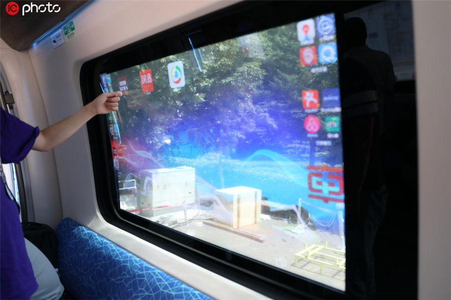 炭素繊維製地下鉄が登場　次世代車両は窓でネット利用可