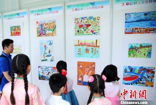 中日韓児童友好絵画展が上海で開催