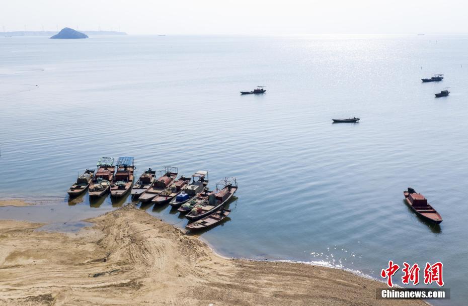 中国最大の淡水湖、鄱陽湖の水位が警戒ラインを下回る