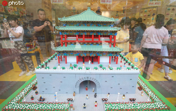 レゴ兵馬俑がお出迎え！中国の西北エリア初のレゴ店オープン
