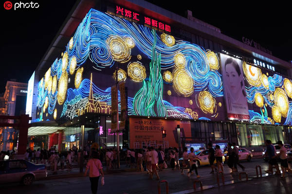 遼寧省瀋陽の夜を彩るゴッホの「星月夜」イルミネーション（写真著作権は東方ICが所有のため転載禁止）。