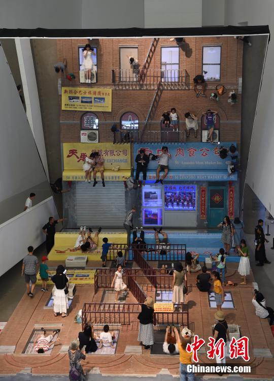 北京で「レアンドロ・エルリッヒ展」　体験型アート作品が人気