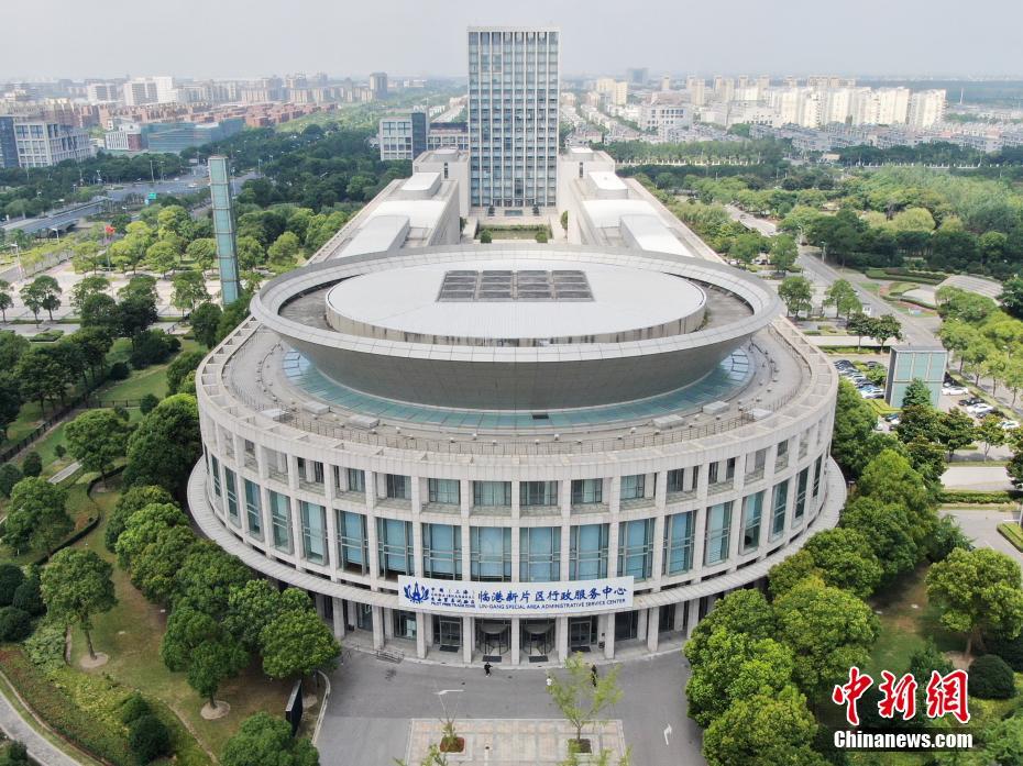 上空から撮影した臨港新区行政サービスセンター（撮影・張亨偉）。