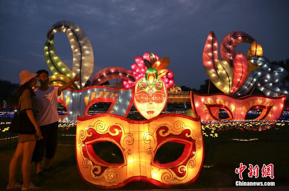 夏の夜空を照らす充実のナイトライフ　北京世界公園「夢幻仲夏カーニバル」