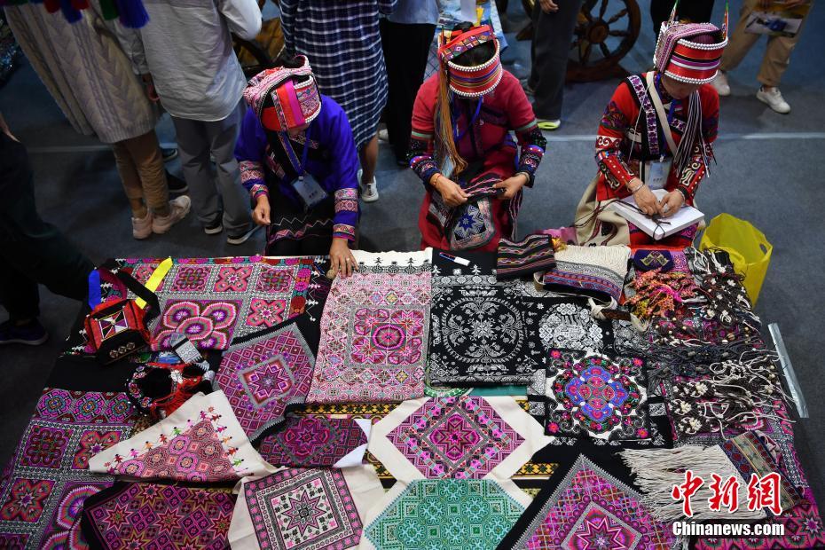雲南2019文化産業博覧会で活版印刷を体験