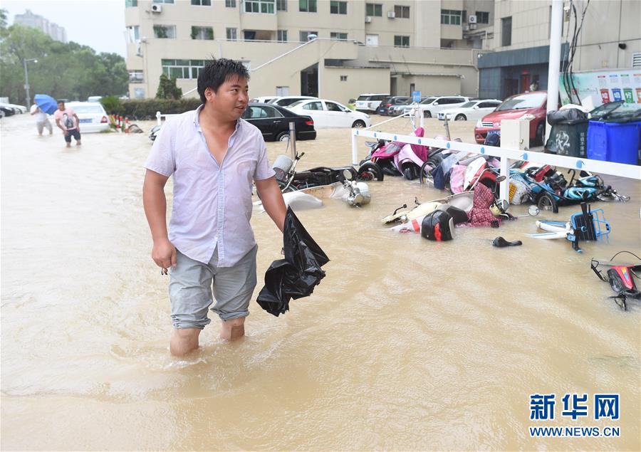 大型で猛烈な台風「レキマー」が浙江省温嶺に上陸