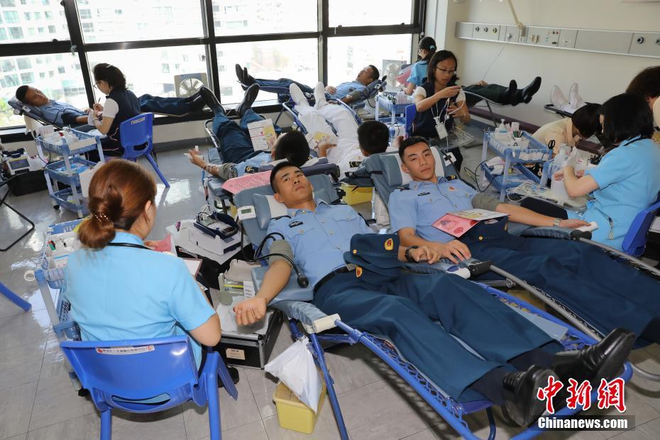 香港駐在部隊が22年連続で無償献血、400人で約16万ミリリットル