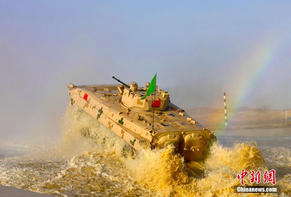<写真で見る>国際軍事競技大会、「スヴォーロフ突撃」リレーで中国が団体優勝