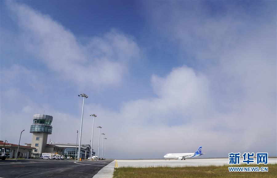 長江三峡の「雲の上の空港」が正式に運用開始