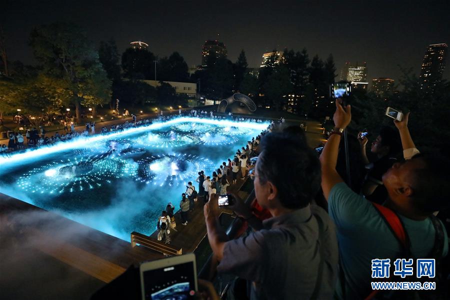 夜も眠らぬ国際都市、東京