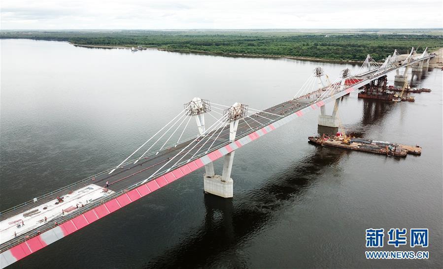 中国とロシアが共同建設する国境またぐ大橋が舗装段階へ　黒竜江省