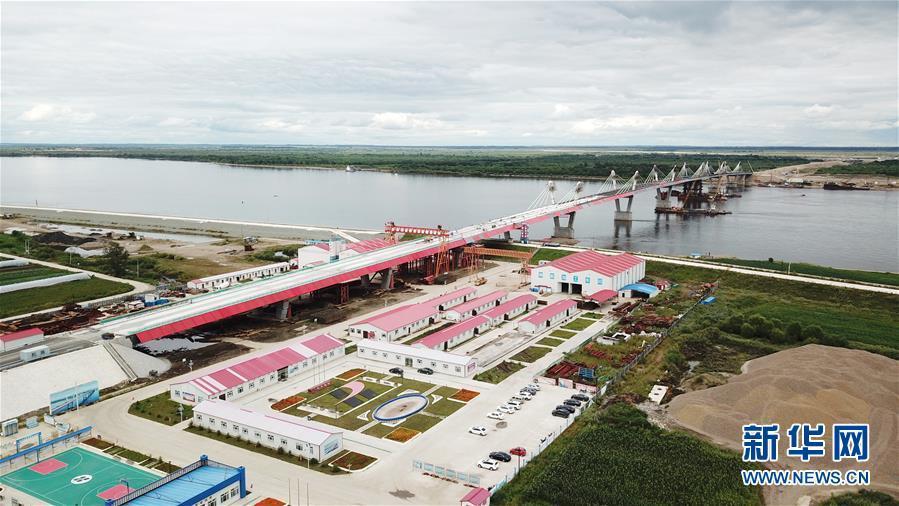 中国とロシアが共同建設する国境またぐ大橋が舗装段階へ　黒竜江省