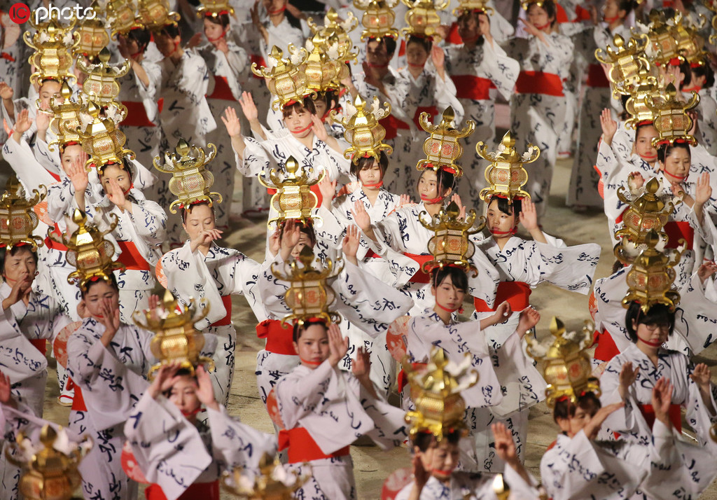 熊本県の山鹿灯籠まつりが開幕　 幻想的な「千人灯籠踊り」