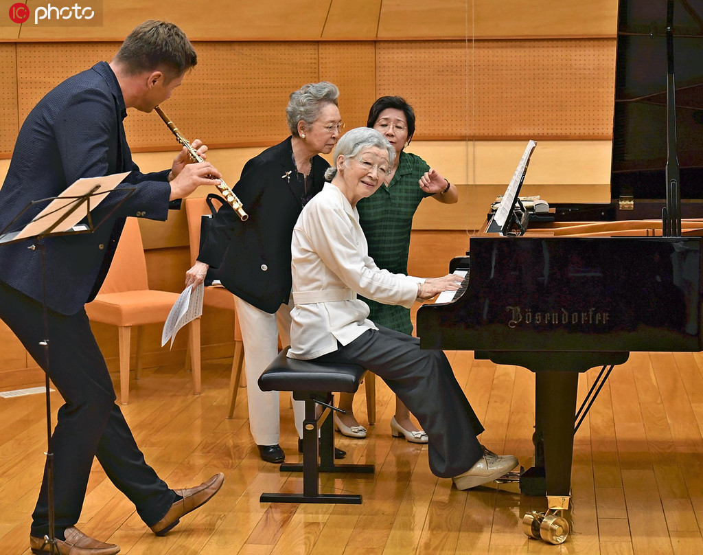 美智子上皇后が音楽祭のワークショップでピアノ演奏を披露