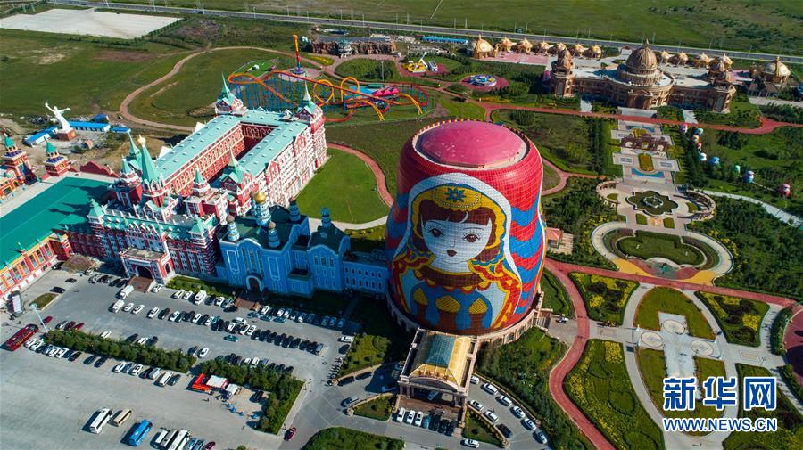 童話の世界を満喫　内蒙古満州里のマトリョーシカ広場